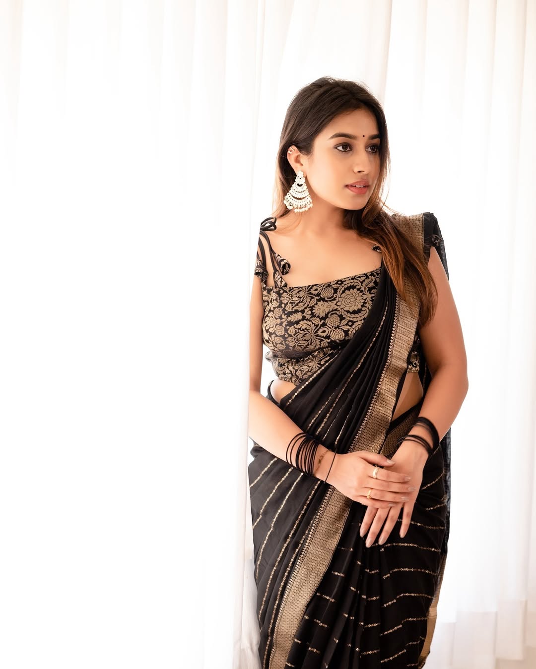 Graceful Banarasi Soft Silk Saree with Detailed Zari Work and Classic Pallu Elegance