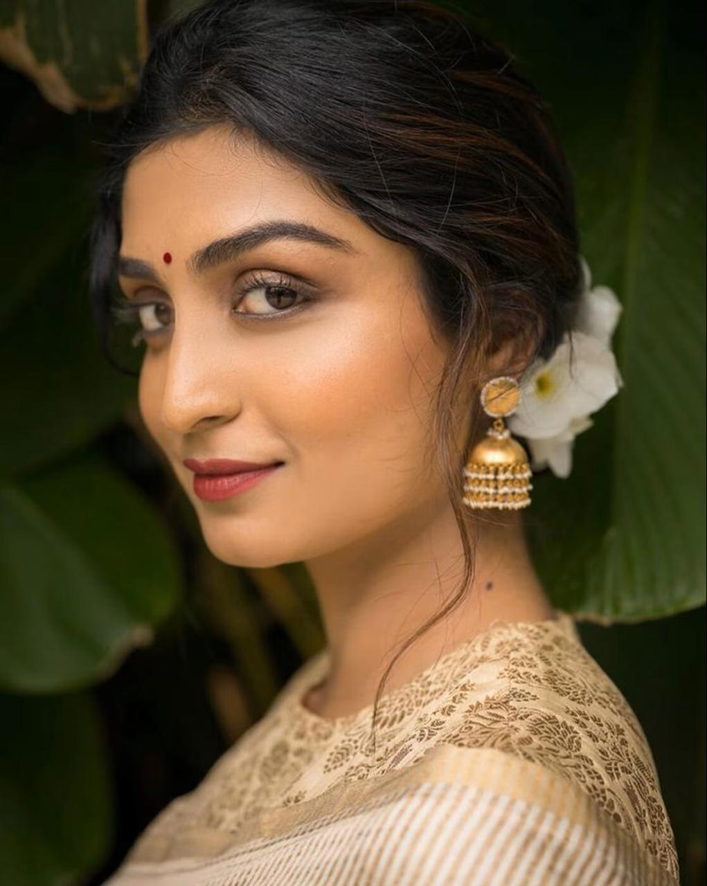Graceful Banarasi Soft Silk Saree with Detailed Zari Work and Classic Pallu Elegance