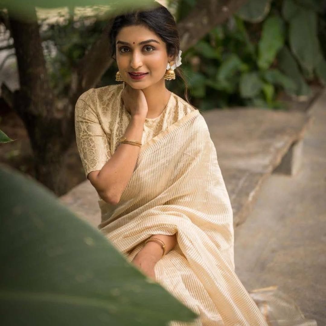 Graceful Banarasi Soft Silk Saree with Detailed Zari Work and Classic Pallu Elegance