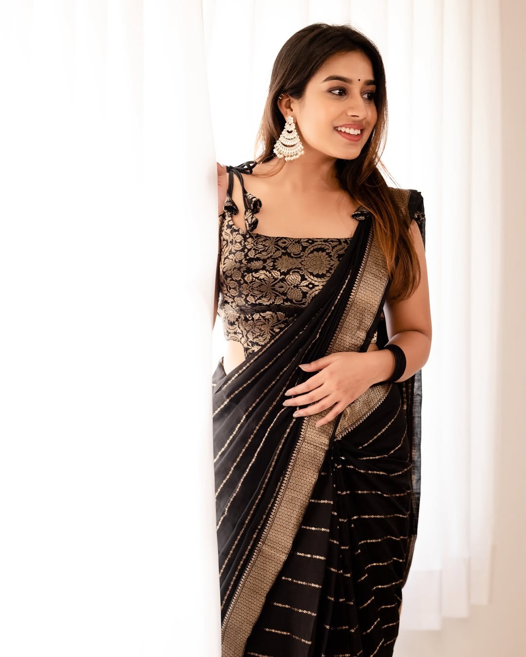 Graceful Banarasi Soft Silk Saree with Detailed Zari Work and Classic Pallu Elegance