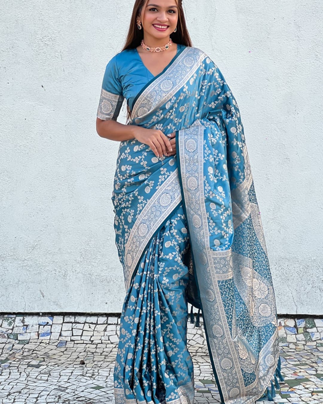 Banarasi Soft Silk Saree with Lustrous Zari Weave & Graceful Traditional Finish