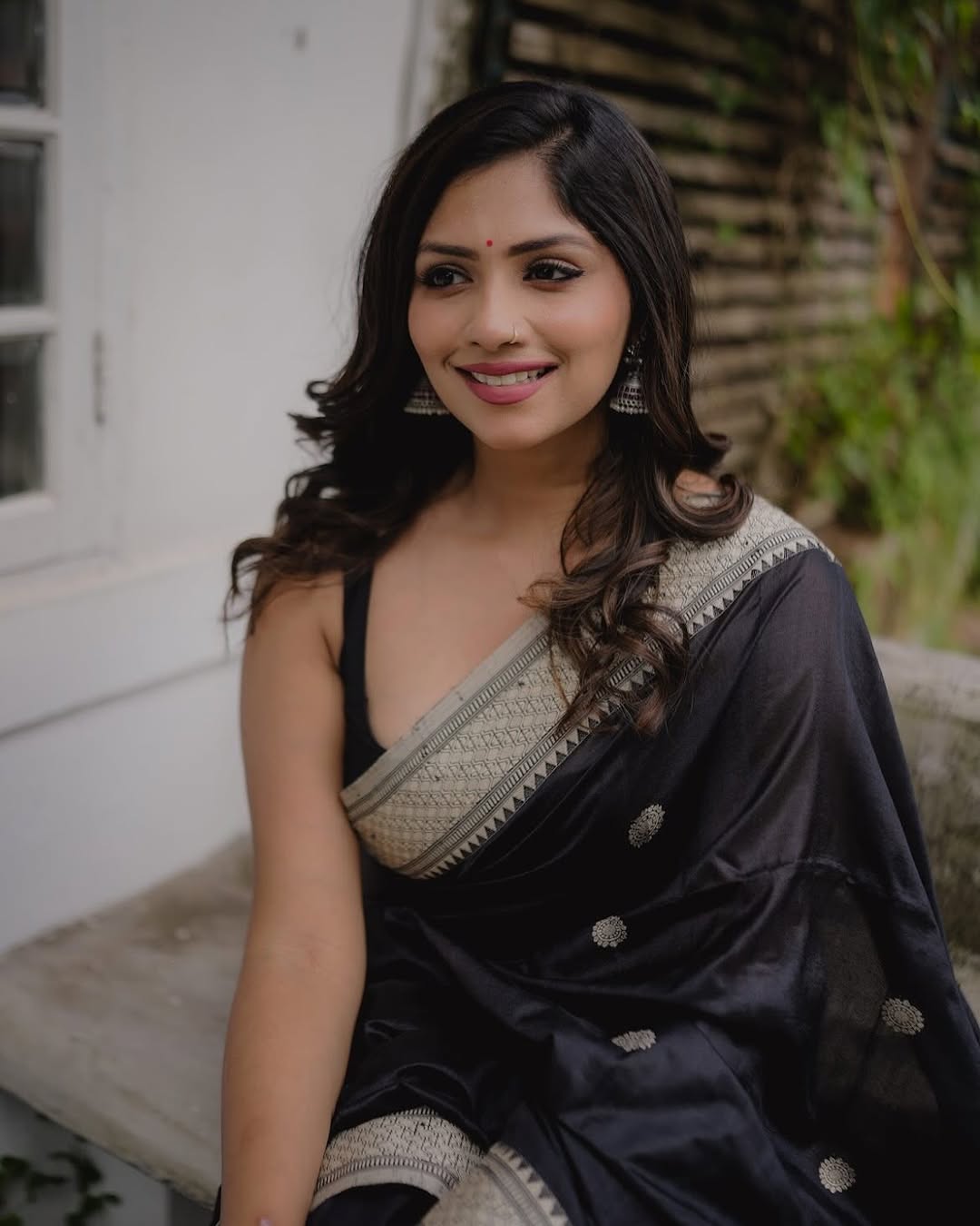 Graceful Banarasi Soft Silk Saree with Detailed Zari Work and Classic Pallu Elegance