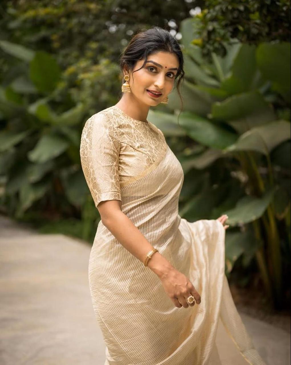 Graceful Banarasi Soft Silk Saree with Detailed Zari Work and Classic Pallu Elegance