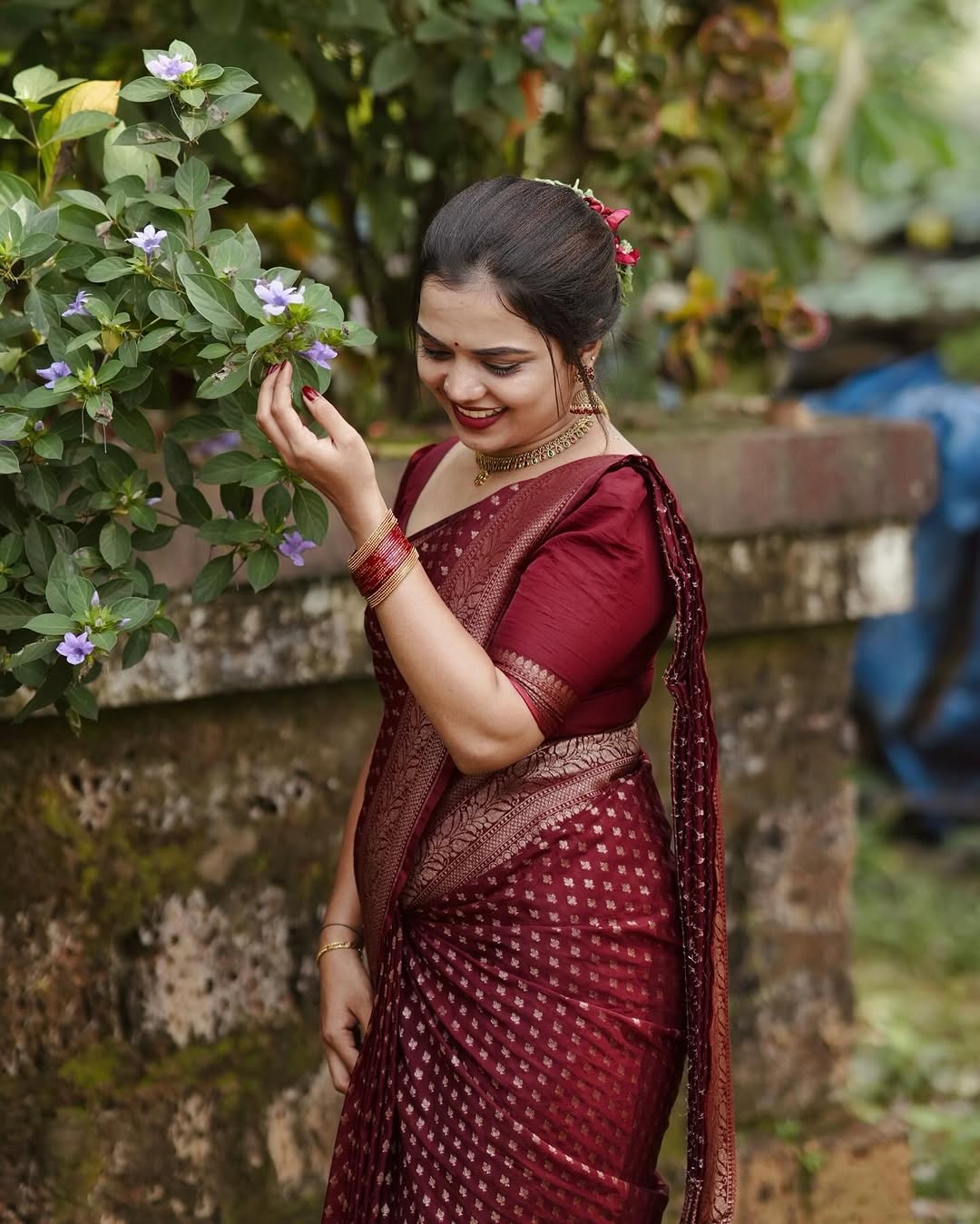 Graceful Banarasi Soft Silk Saree with Detailed Zari Work and Classic Pallu Elegance