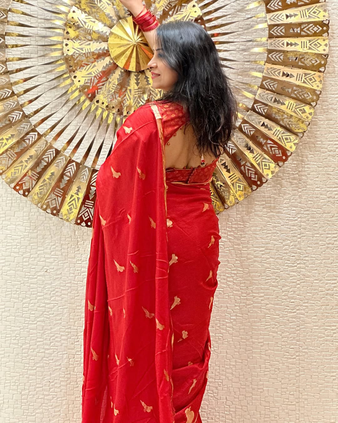 Banarasi Soft Silk Saree with Lustrous Zari Weave & Graceful Traditional Finish