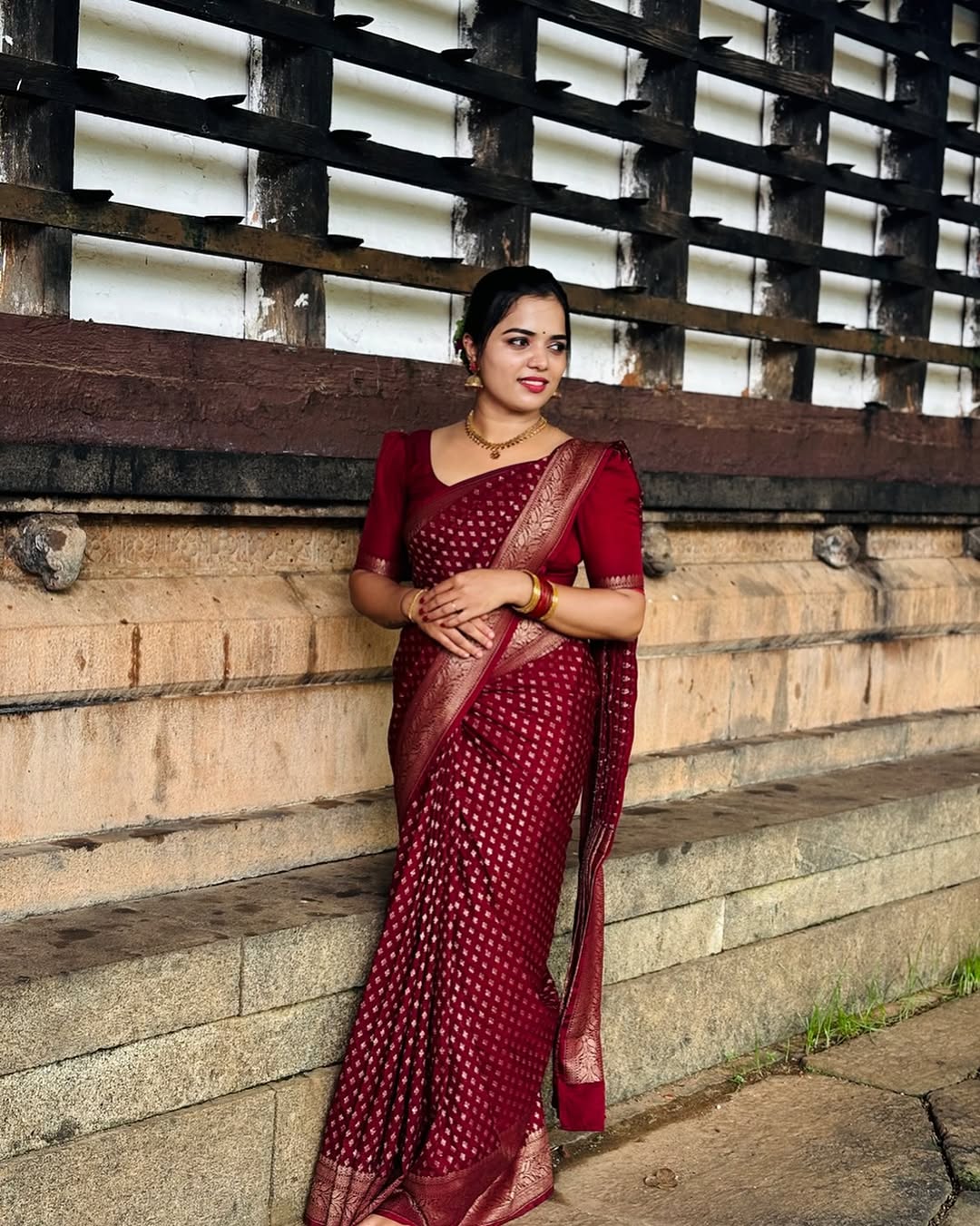 Graceful Banarasi Soft Silk Saree with Detailed Zari Work and Classic Pallu Elegance