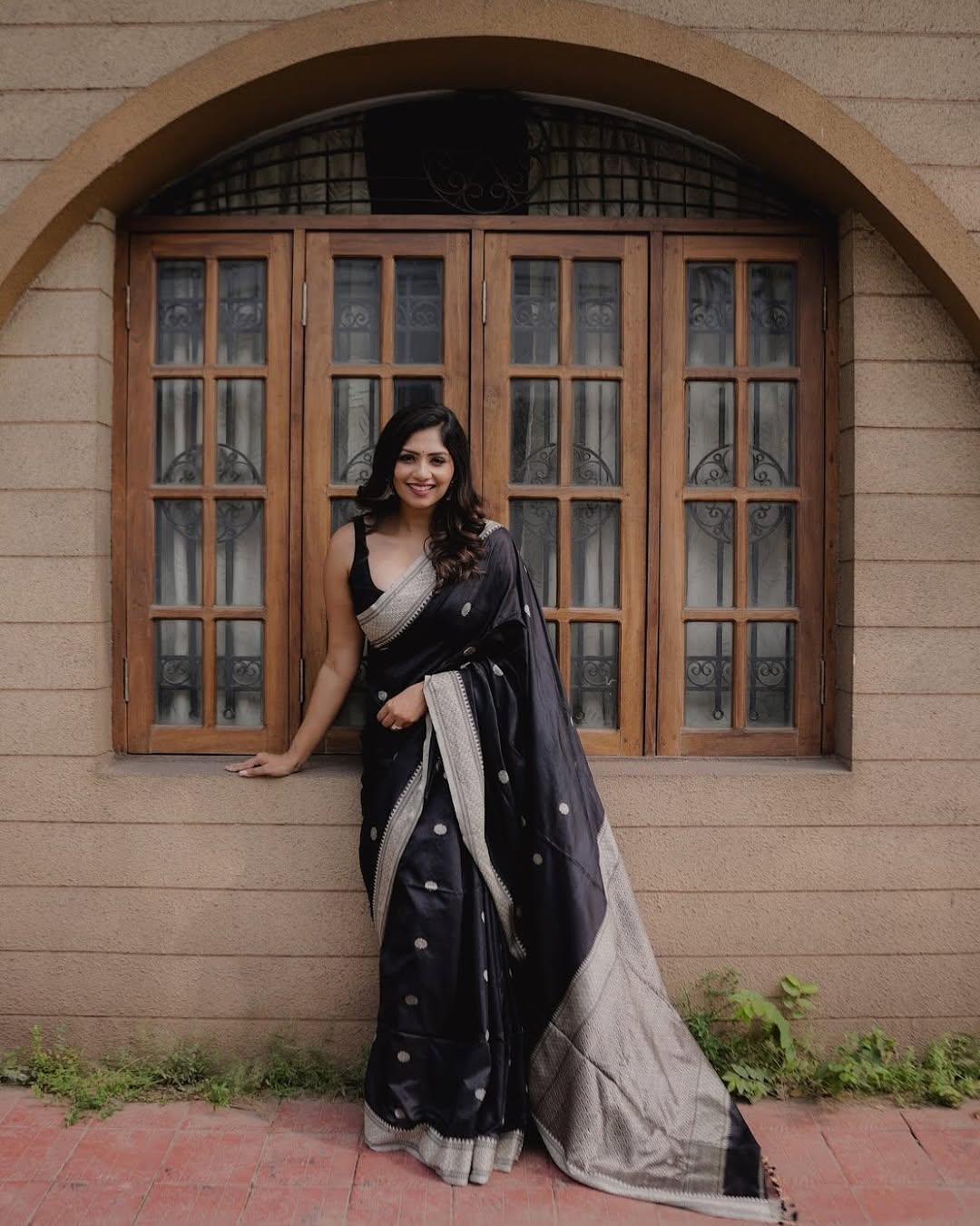 Graceful Banarasi Soft Silk Saree with Detailed Zari Work and Classic Pallu Elegance