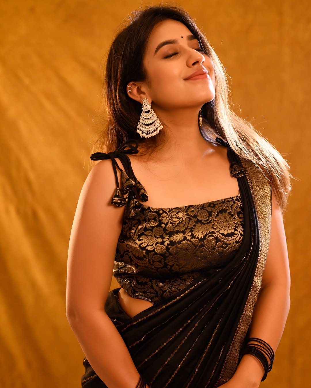 Graceful Banarasi Soft Silk Saree with Detailed Zari Work and Classic Pallu Elegance