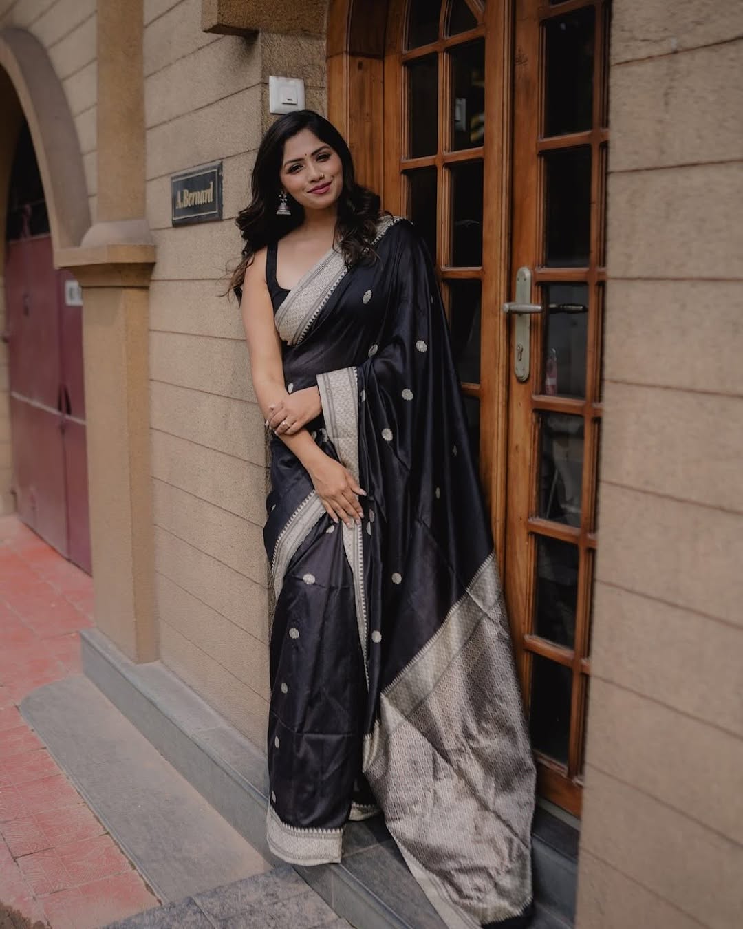 Graceful Banarasi Soft Silk Saree with Detailed Zari Work and Classic Pallu Elegance