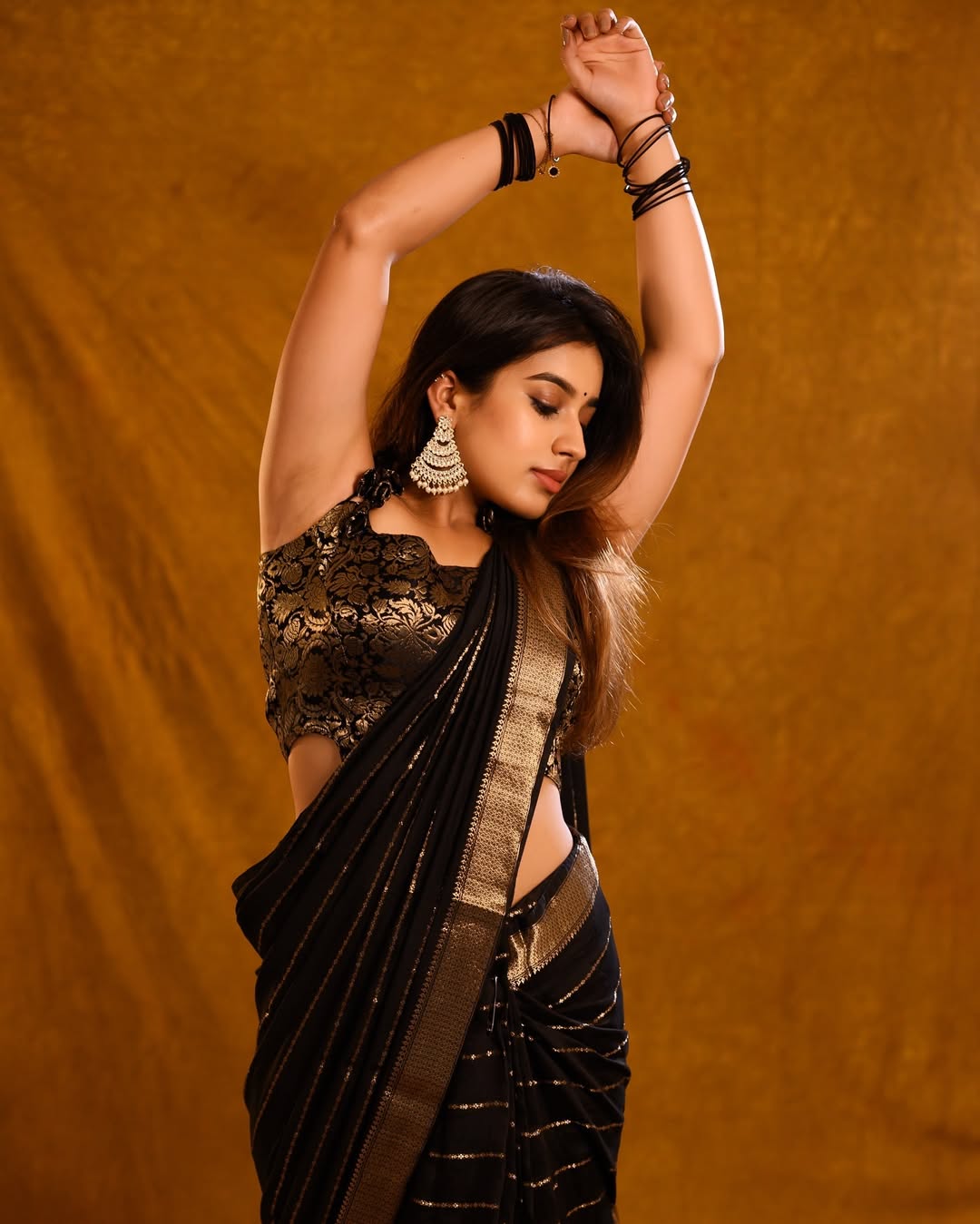 Graceful Banarasi Soft Silk Saree with Detailed Zari Work and Classic Pallu Elegance